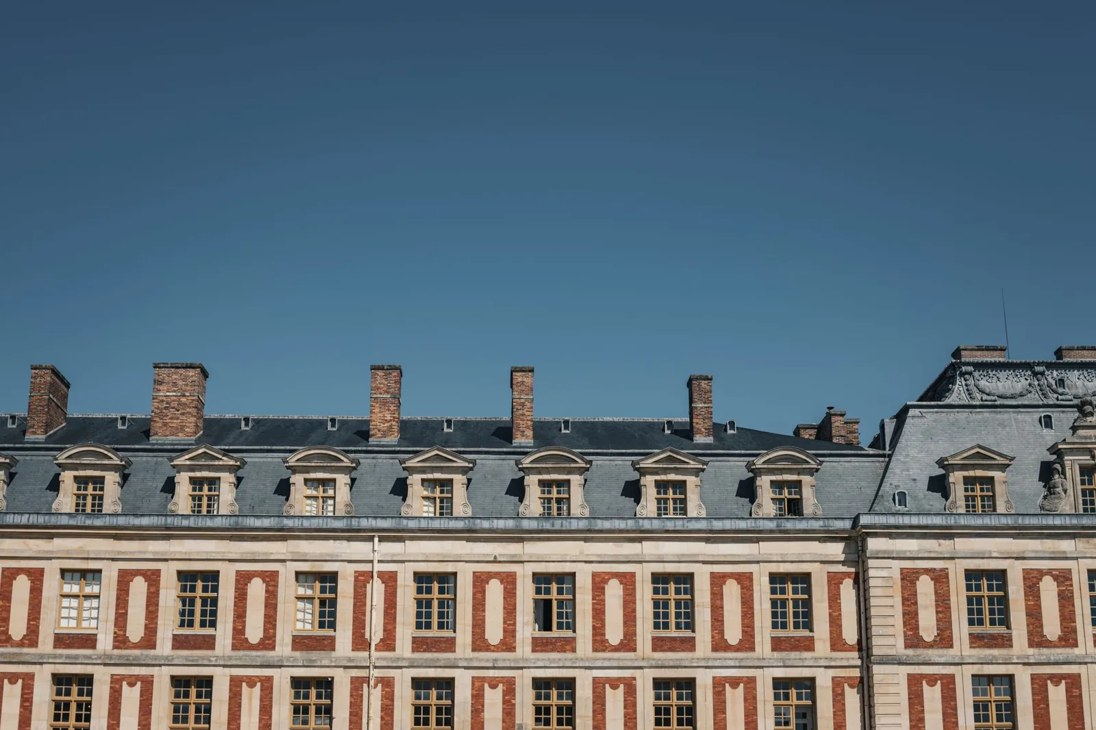 Ma sœur habite la maison de mes parents : quels droits, quels risques et quelles solutions ?